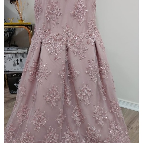 Custom made dress - Picture 3 of 5